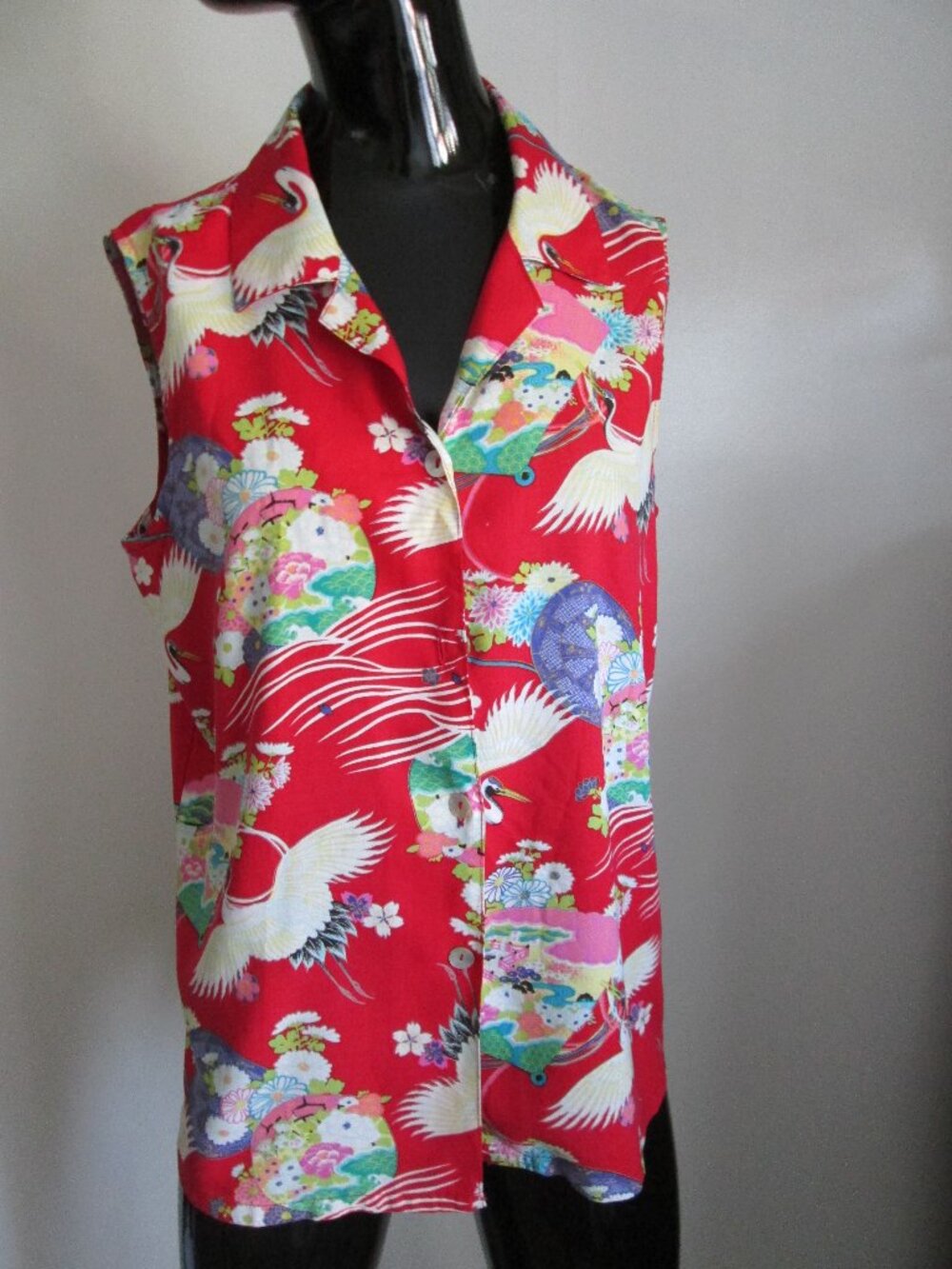 Vintage CLIO 100% Rayon sleeveless floral crane print blouse - RARE